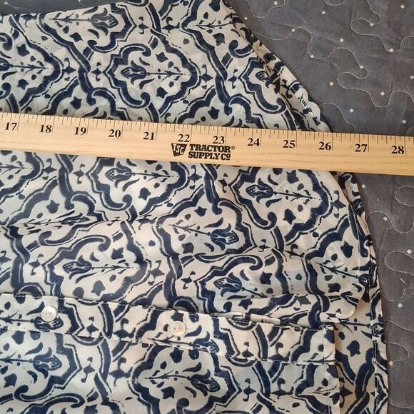 Blue and White Sleeveless Blouse size large - Picture 6 of 6